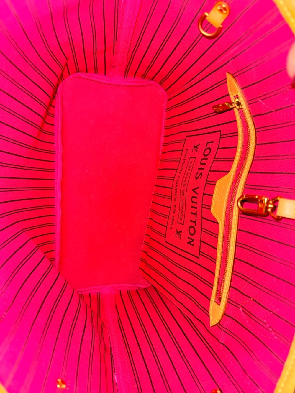 Louis Vuitton Monogram Neverfull Tote with Red, Pink and White Chain Print - Picture 9 of 13